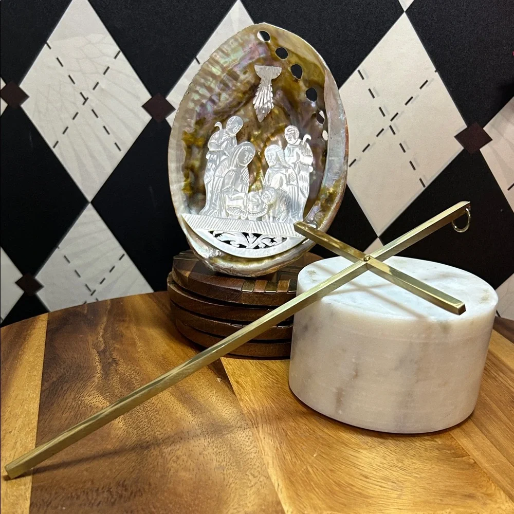 Mother-of-Pearl Nativity Scene Shell – Hand-Carved Sacred Elegance| Abalone - Picture 11 of 16